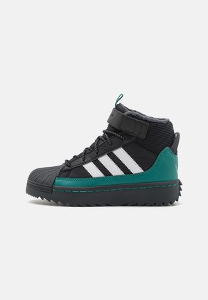 SUPERSTAR  UNISEX - Vinterstøvler - core black/footwear white/active green