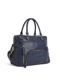 Marineblaue Ledertasche mit zwei oberen Griffen und einem verstellbaren Schultergurt. Verfügt über mehrere Reißverschlusstaschen mit goldfarbenen Metallakzenten.