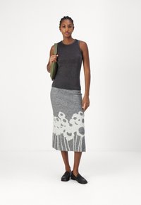 Marimekko PIELI LAMMET - Saia lápis - light grey/off-white
