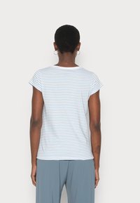 Mads Nørgaard STRIPE TEASY TEE - T-shirt estampada - white/della robia blue