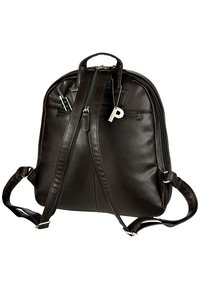 Sac à dos en cuir marron avec une forme arrondie, fermeture éclair, poche externe et bretelles réglables. Présente une petite étiquette avec une lettre "P".