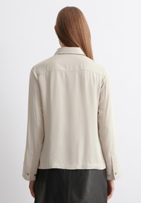 Marc O'Polo REGULAR AUS FLIESSENDEM  - Button-down blouse - misty grey