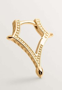 Accesorio para el cabello en tono dorado con un diseño triangular, superficie texturizada, acentos redondeados y cuentas decorativas a lo largo de los bordes.