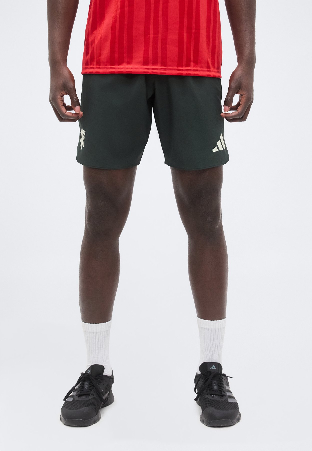 adidas MANCHESTER UNITED TIRO TRAVEL SHORTS - Club wear - jungle ink