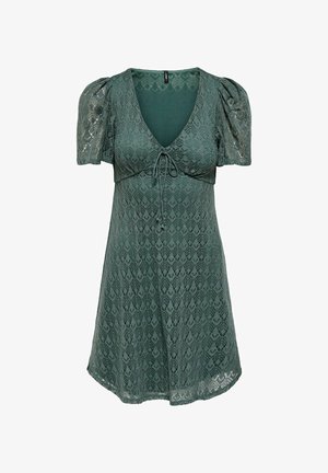Kort groen kanten jurkje met korte pofmouwen, V-hals en strikdetail bij de borst, met een geometrisch kanten patroon over het geheel.