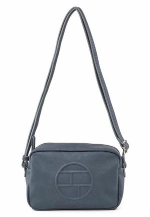 Blauwe leren crossbodytas met een gestructureerd oppervlak, rechthoekige vorm, bovenste ritssluiting en een geperst cirkelvormig logodetail aan de voorkant.