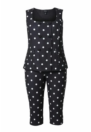 Sort ærmeløs dobbeltradet vest og korte bukser med hvide polkaprikker, med sidelommer med klap på vesten.