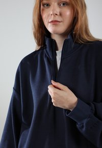 EOSELIO UNISEX ELEVATE - Sweatshirt - midnight navy