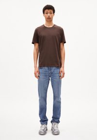 ARMEDANGELS JAAMES - Basic T-shirt - earth