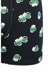 Granatowe bokserki wykonane z bawełny, z powtarzającym się wzorem zielonych kufli piwa z białą pianą na wierzchu.