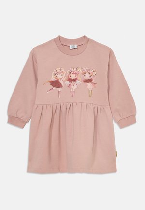 Abito rosa chiaro in cotone con scollo rotondo a costine, maniche lunghe e gonna arricciata. Presenta tre personaggi illustrati sul fronte.