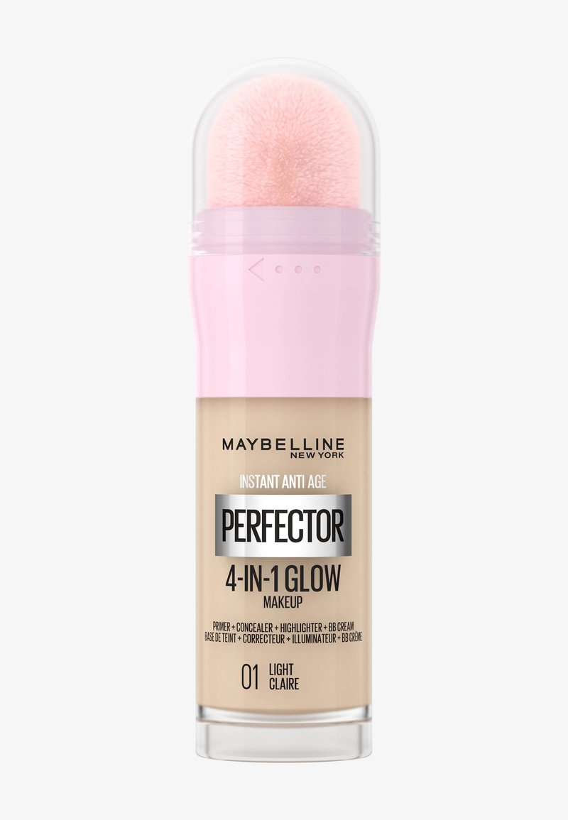 Maybelline Perfector maquillage 4 en 1 éclat en Clair Luminé. Conteneur transparent, capuchon rose et applicateur doux. Étiquettes pour l'utilisation du produit visibles.