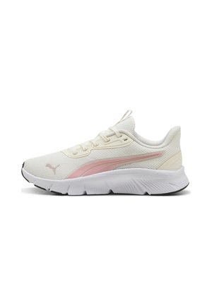 Scarpa sportiva bianca con striscia rosa, tomaia in mesh, suola imbottita e chiusura con lacci, vista dal lato sinistro.