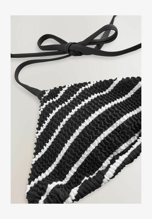 Schwarz-weißer gestreifter Bikini-Oberteil mit einer rüschensartigen Textur, verstellbaren schwarzen Bändern und einer dreieckigen Form.