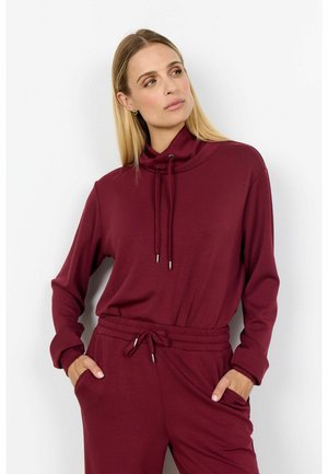 Burgunderfarbener Pullover mit Stehkragen und Tunnelzug, ausgestattet mit langen Ärmeln und einer lockeren Passform. Verfügt über Seitentaschen und eine glatte Textur.