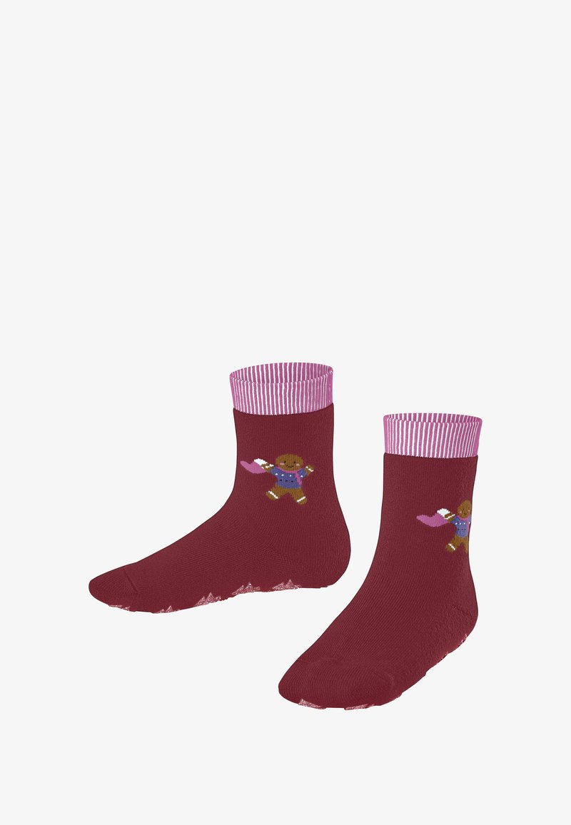 Bordeauxrote Baumwollsocken mit rosa gestreiften Bündchen, versehen mit einem bestickten Lebkuchenmännchen, das ein blaues Hemd trägt und einen rosa Schal hält.