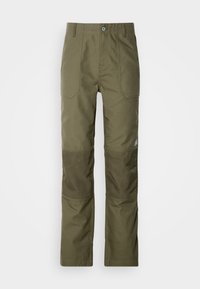 Pantalones verde oliva con corte recto, con parches de rodilla reforzados, dos bolsillos frontales y un cierre de botón en la cintura.