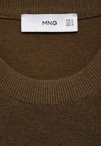 Mango ANDREW - Základné tričko - brown