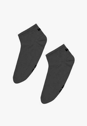 Een paar donkergrijze enkelsokken met een klein zwart logo vlakbij de boord, plat weergegeven op een witte achtergrond.