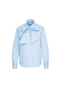 Camicia a righe blu chiaro con un grande fiocco al collo, chiusura con bottoni davanti e maniche lunghe con polsini a righe a contrasto.