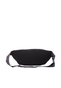 Marsupio in tessuto nero con forma curvata, tracolla regolabile e tasca frontale con zip. Tessuto liscio senza motivi visibili.