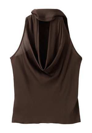 Top sin mangas de color marrón oscuro con escote drapeado estilo cowl y diseño racerback, mostrado sobre un fondo blanco.