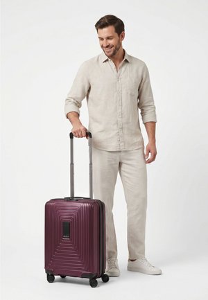 Redolz, ESSENTIALS KABINENTROLLEY MIT DEHNFALTE - Trolley - aubergine metallic