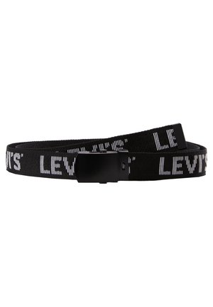 Ceinture en tissu noire avec le texte blanc "LEVI'S" répété et une boucle en plastique noire.
