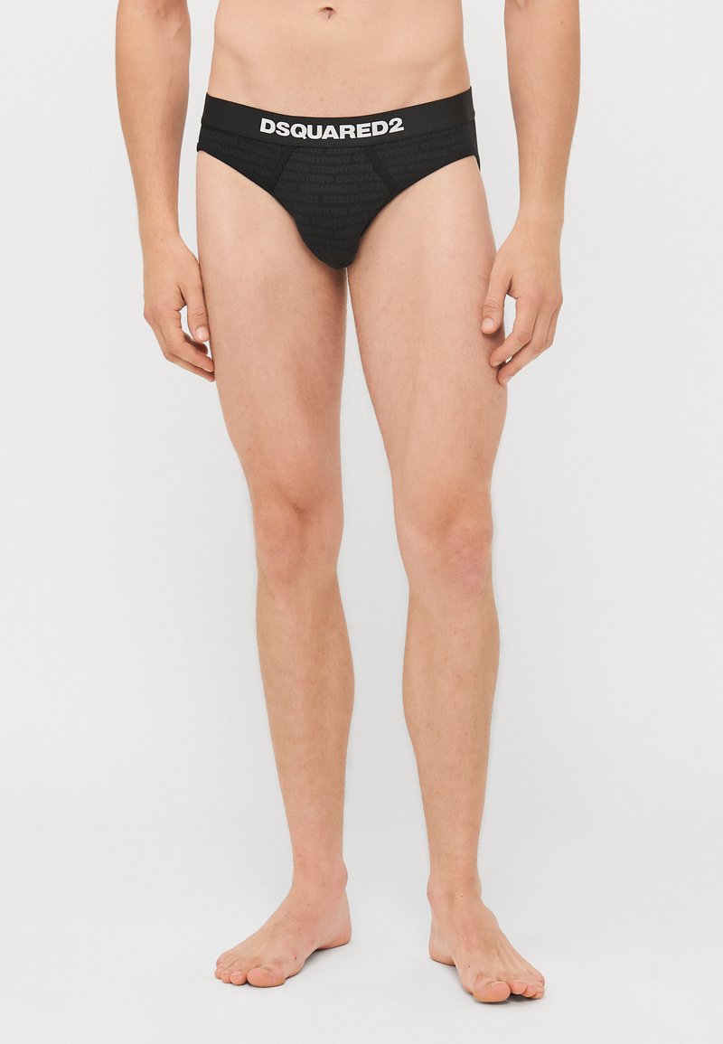 Schwarze DSQUARED2 Herrenunterhosen mit einem Logo-Bund, ausgestattet mit einer glatten Textur und einem tiefen Schnitt, entworfen für Komfort und Unterstützung.