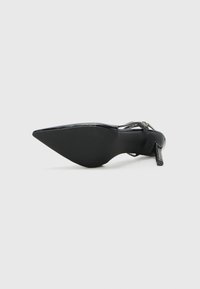 Thumbnail Image 5