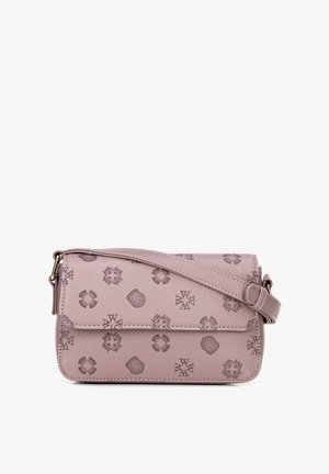 Sac bandoulière en cuir rose avec motifs embossés, fermeture à rabat et bandoulière réglable. Surface texturée et forme rectangulaire compacte.