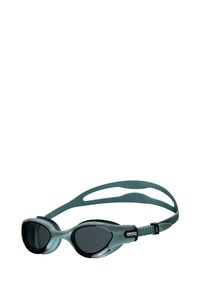 Gafas de natación Arena con lentes de color gris oscuro, forma aerodinámica y elegante, correas de silicona verde suave y acentos texturizados para un ajuste seguro.