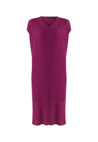 Vestido plisado fucsia con escote en V, mangas cortas y dobladillo recto. Fabricado con una tela liviana con textura vertical.