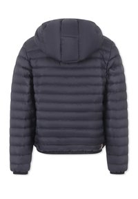 Giubbotto imbottito blu navy con cappuccio, con sezioni trapuntate, polsini elasticizzati e lunghezza corta. Texture liscia e design leggero.