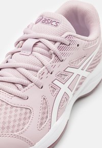 ASICS UPCOURT 6 UNISEX - Käsipallokengät - watershed rose/white