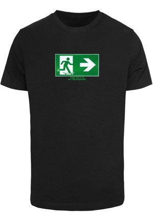 Zwart katoen T-shirt met een groene grafiek van een skateboarder en de tekst "DE STAD IS MIJN SKATEPARK," verfraaid met een pijl.