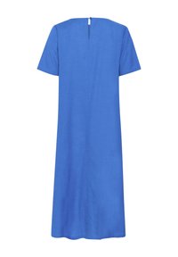 Sininen pellavamekko, jossa on lyhyet hihat, avonainen takana ja väljä, suoraviivainen siluetti. Sileä rakenne ja polven mittainen pituus.