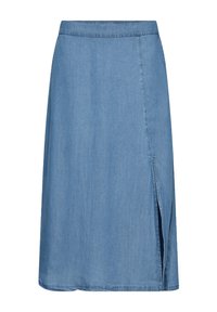 Falda de mezclilla en azul claro con corte recto, que presenta una apertura lateral y una cinturilla elástica para mayor comodidad. La textura es suave y sutil.