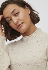 VILA VITULI - Pulover - birch
