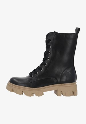 Botte de combat en cuir noir avec semelle beige épaisse, lacets à l'avant, languette à l'arrière et petit logo embossé près du talon.