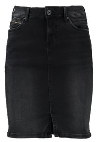 Černá džínová sukně s přiléhavým střihem, která má přední zipovou kapsu, rozparek na spodním lemu a zapínání na knoflík v pase.