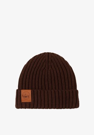 Ciemnobrązowa prążkowana dzianinowa czapka z odwiniętym mankietem i skórzaną naszywką z motywem gór i niedźwiedzia.