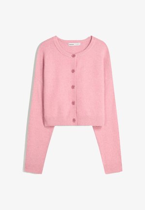 Cardigan corto rosa realizzato in materiale morbido. Presenta un collo rotondo, chiusura con bottoni e polsini a coste. Texture liscia senza motivi visibili.