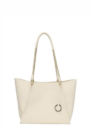 Sac fourre-tout beige en matériau synthétique lisse. Dispose de longues poignées tissées, d'une bandoulière ajustable et d'un accent métallique circulaire.
