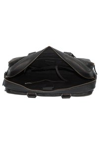 Schwarze Lederhandtasche mit einem Reißverschluss, ausgestattet mit einer Innentasche und Unterteilungen. Das Innere ist mit einem glatten, dunklen Stoff ausgekleidet.