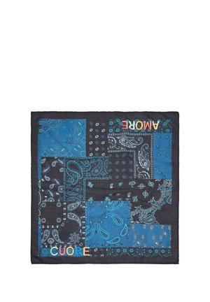 Niebiesko-czarna bandana patchwork z wzorami paisley, z wyszywanymi słowami "AMORE" i "CUORE" w wielokolorowej nici.