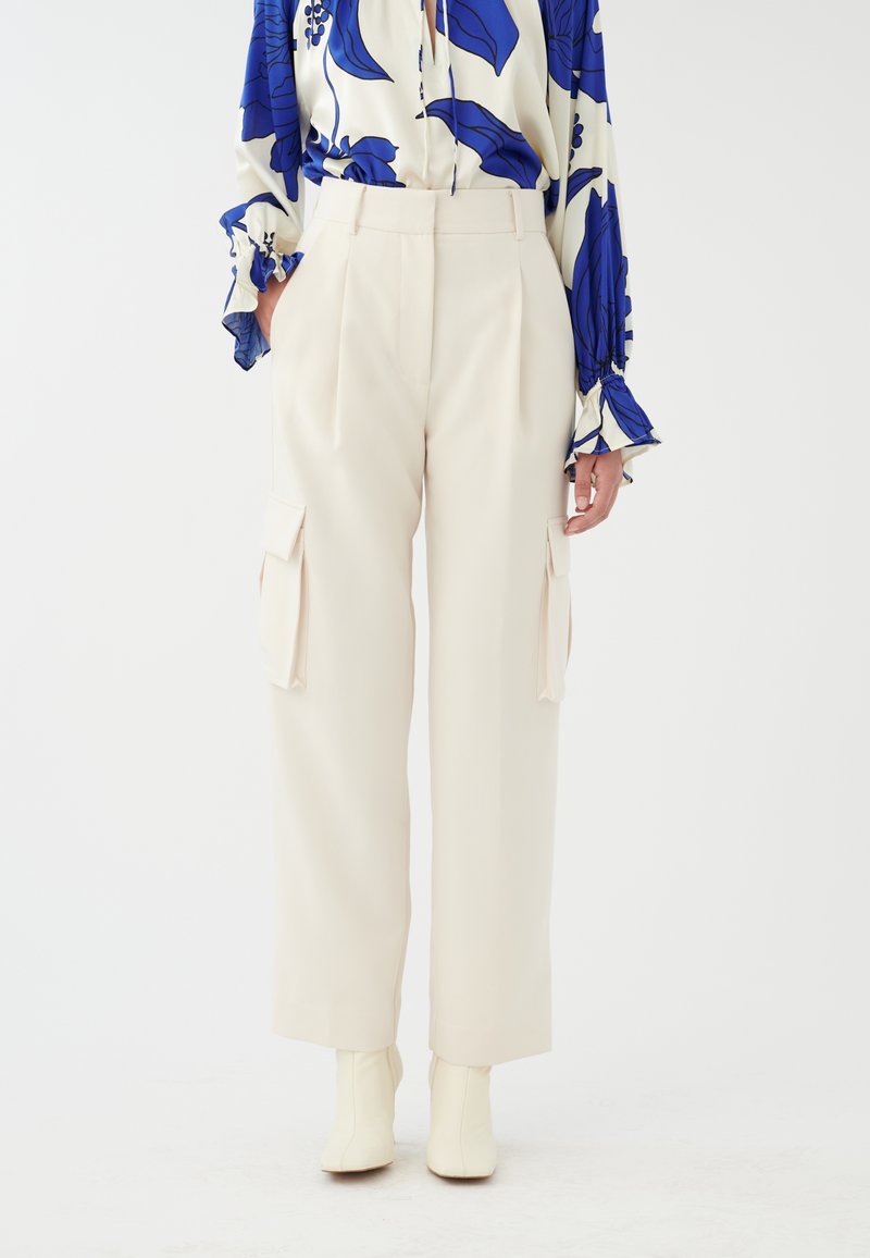 Dea Kudibal - CARITADEA - Pantalones cargo - creme, Ampliar