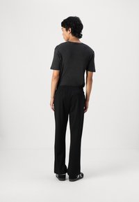 Only & Sons ONSASTON TRACK PANTS - Treningo apatinė dalis - black