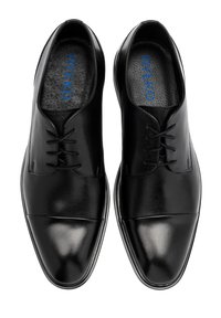 Chaussures habillées en cuir noire avec une finition lisse, bout rond, accents semi-brillants et un design classique à lacets. Semelle intérieure de marque RYLKO visible.