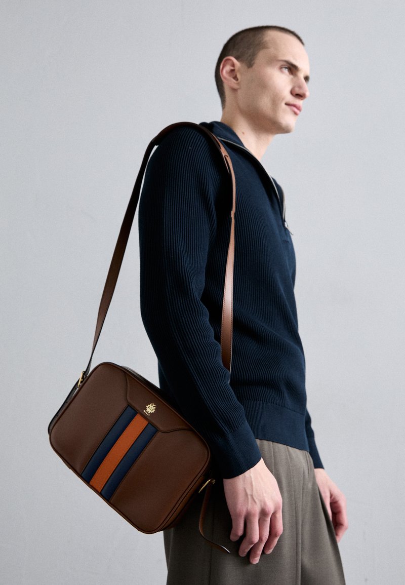 Bally CAMERA - Keresztpántos táska - multicuero/oro